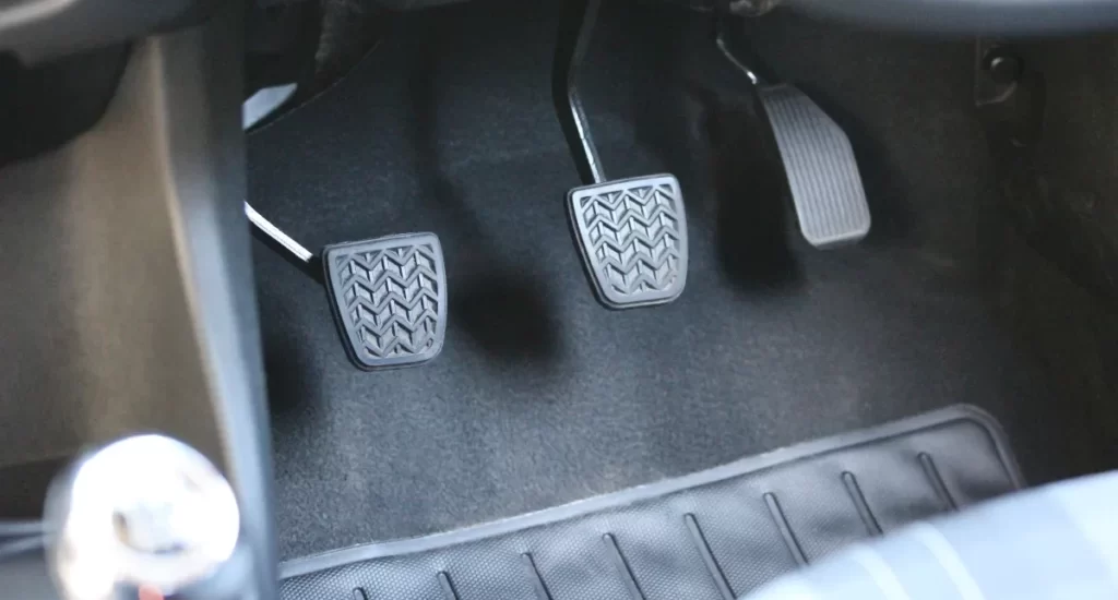 pédale de voiture qui tremble