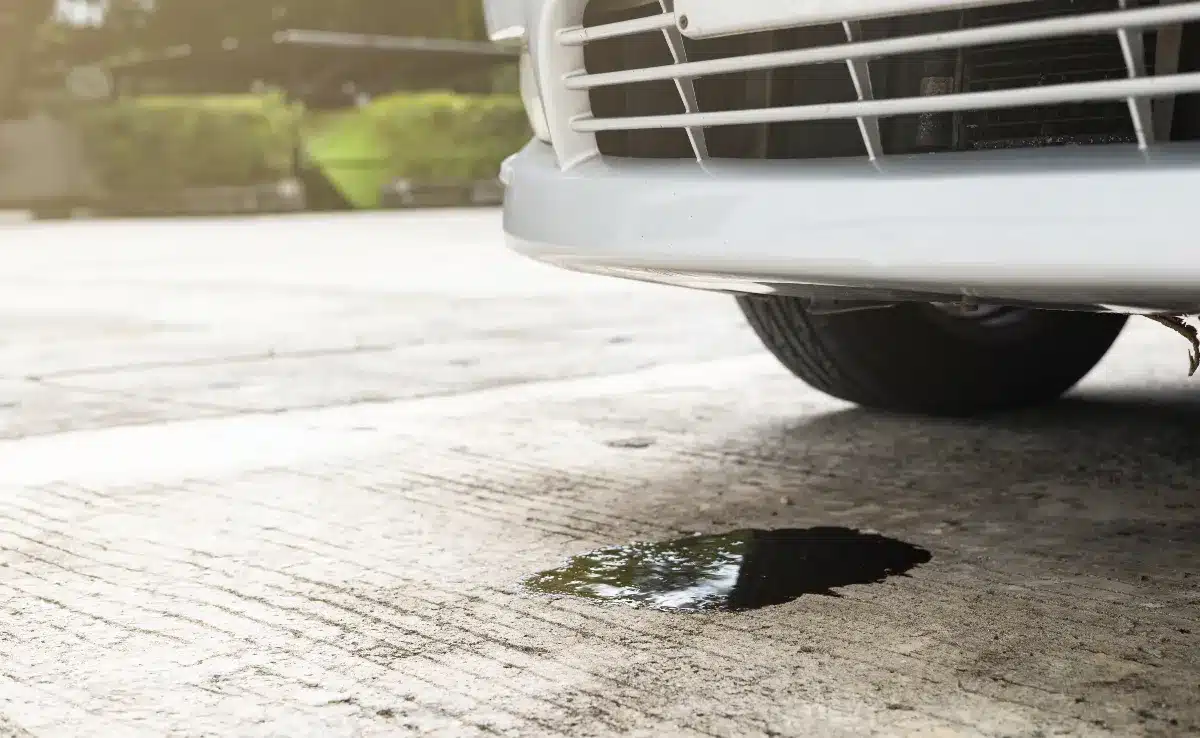 Comment enlever facilement les tâches d'huile moteur ? Blog Mister-Auto