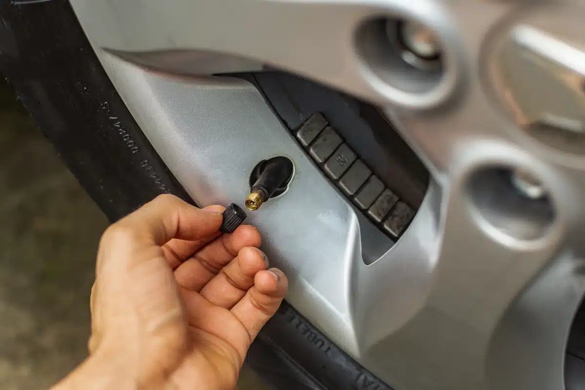 réparer une valve de pneu qui fuit