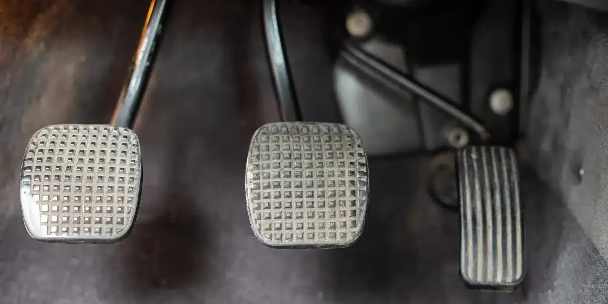 pédale embrayage qui grince