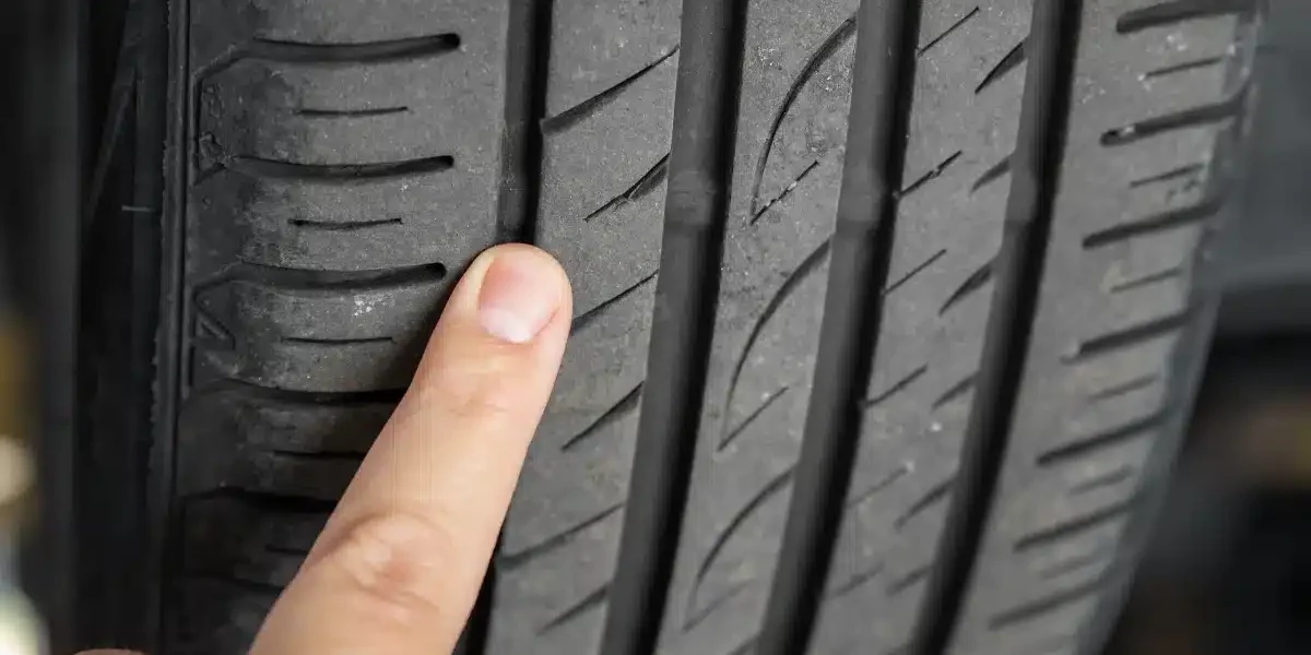 Comment vérifier l'usure des pneus