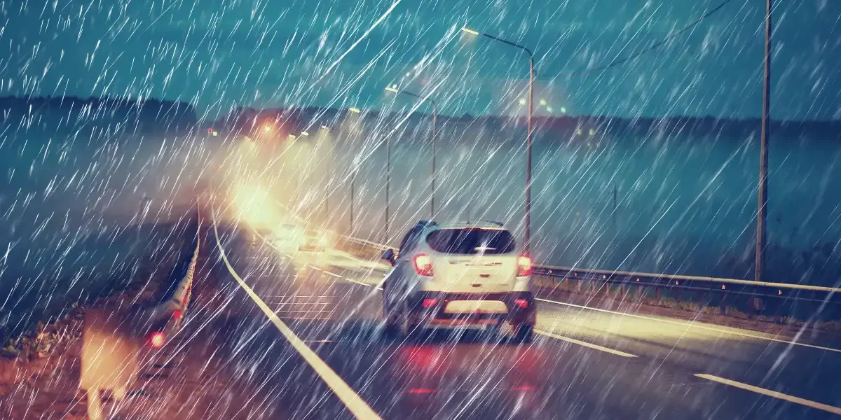 rouler sous la pluie verglaçante
