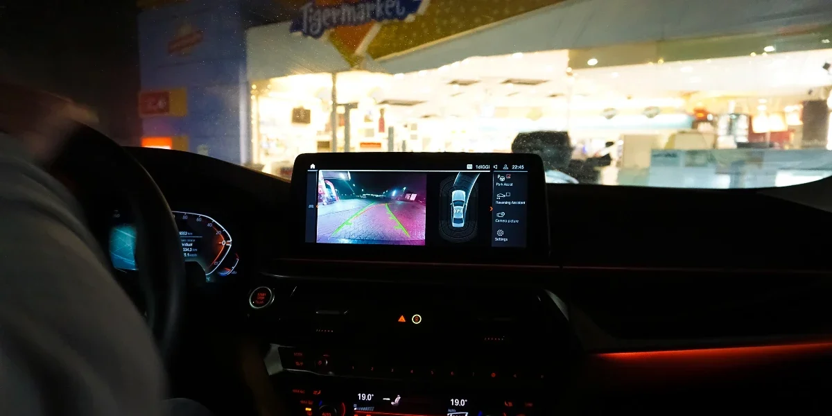 réinitialiser un radar de recul de voiture
