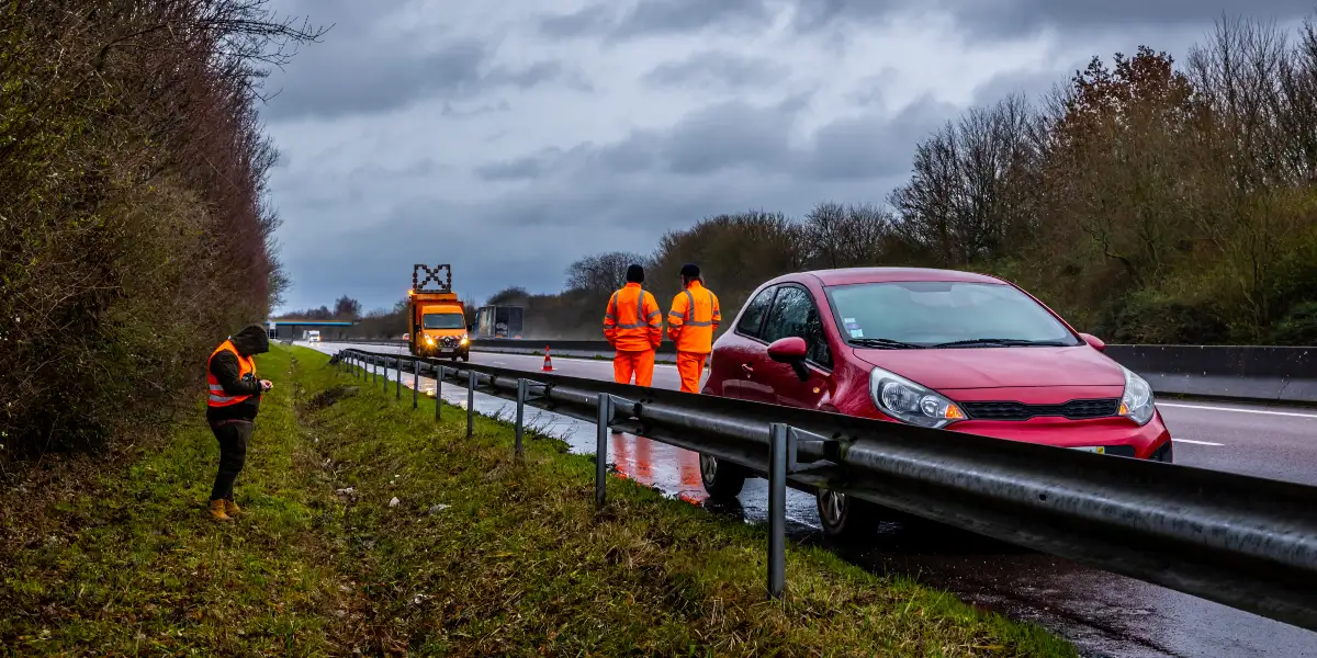 voiture en panne sur autoroute