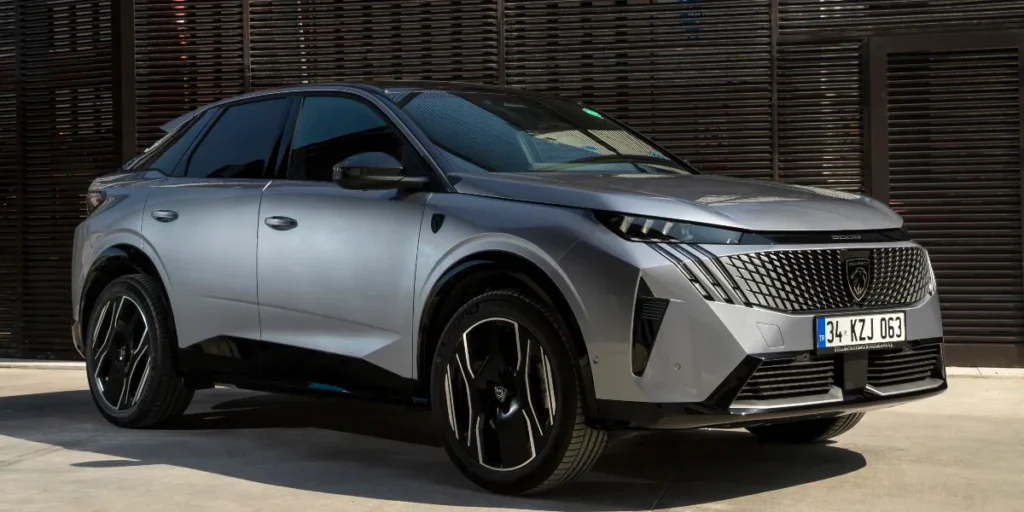 SUV électrique 2025 Peugeot e-3008