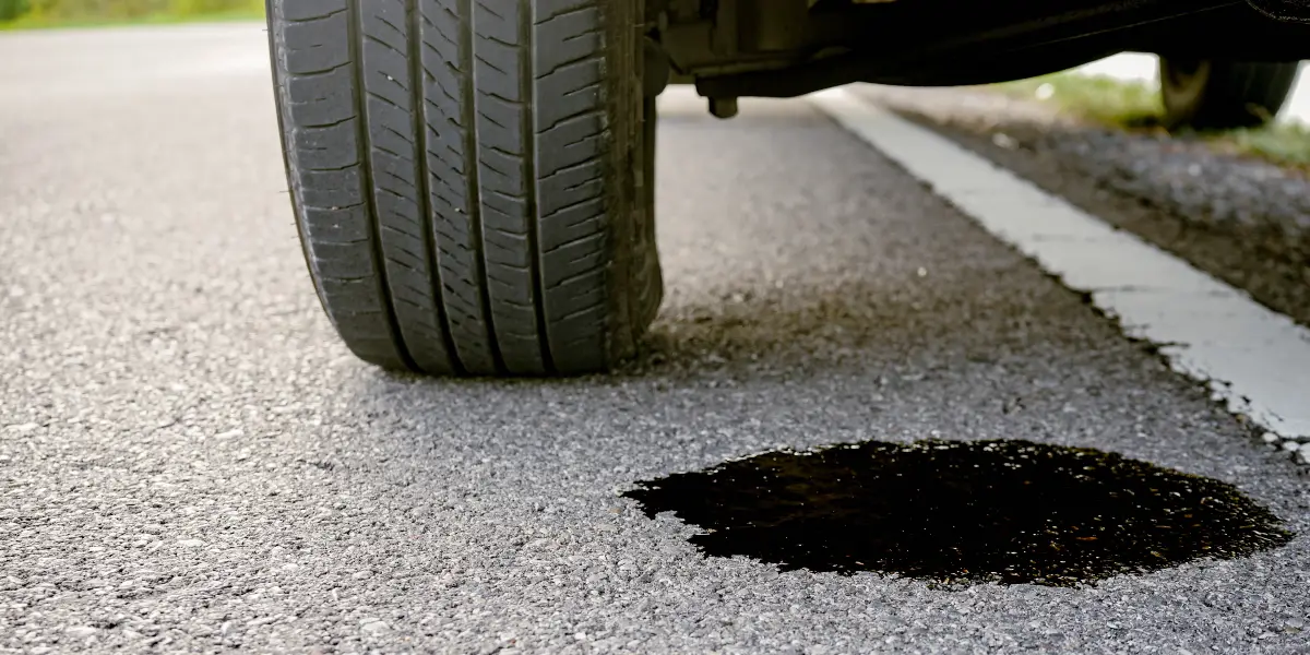 tâche d'huile sous la voiture