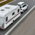 SUV équipé d'une caravane