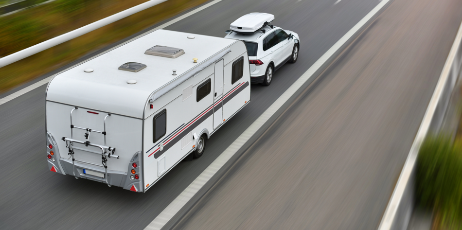 SUV équipé d'une caravane
