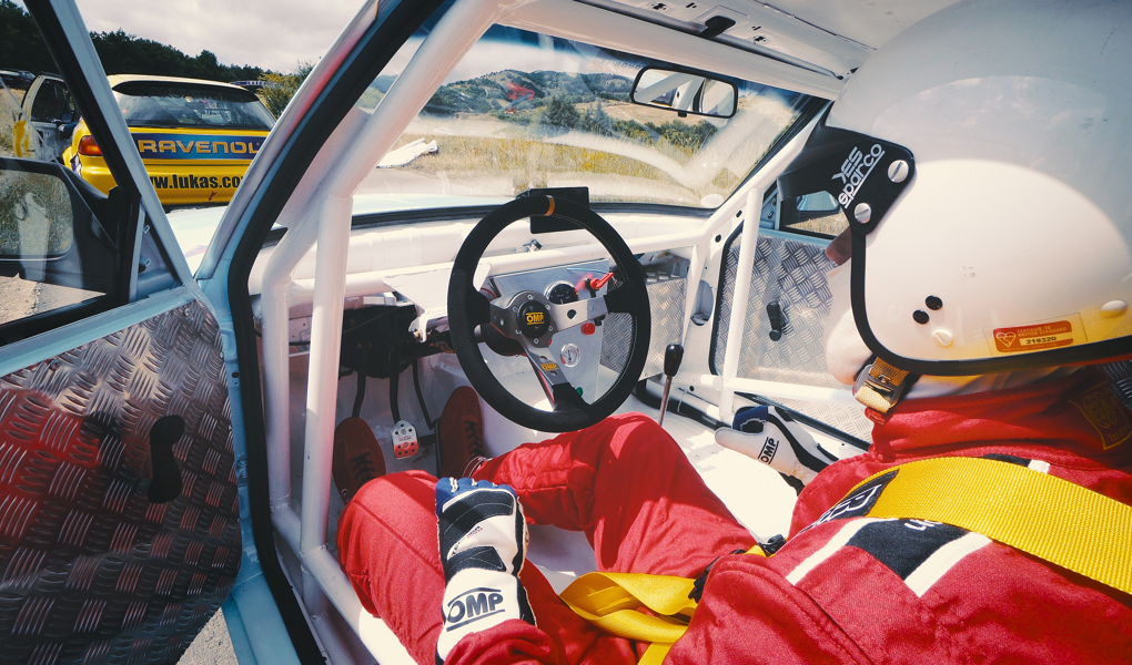 interieur voiture pilote automobile