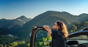 Les accessoires de voiture et services indispensables pour les grands rouleurs 